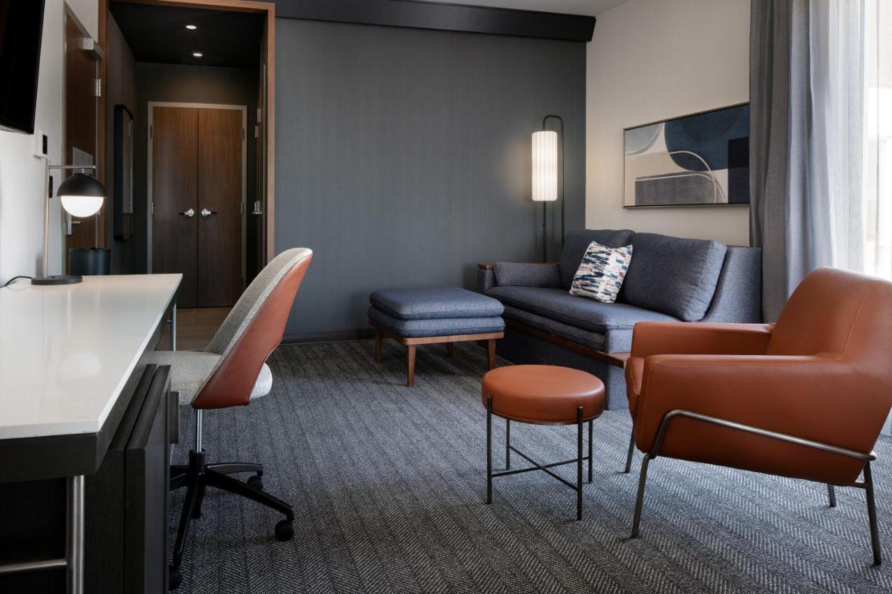 Courtyard By Marriott Fresno Clovis Hotel Exterior photo