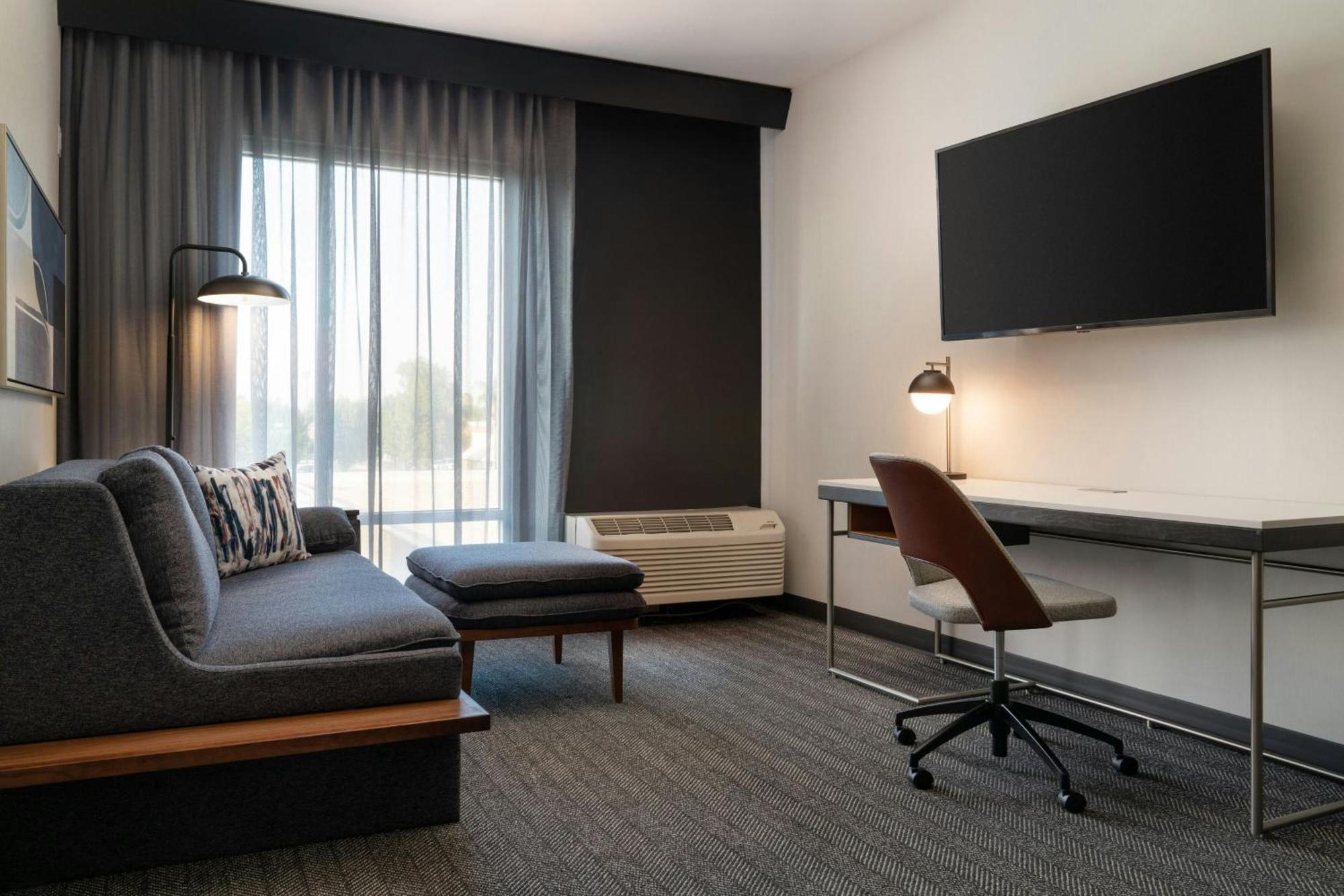 Courtyard By Marriott Fresno Clovis Hotel Exterior photo