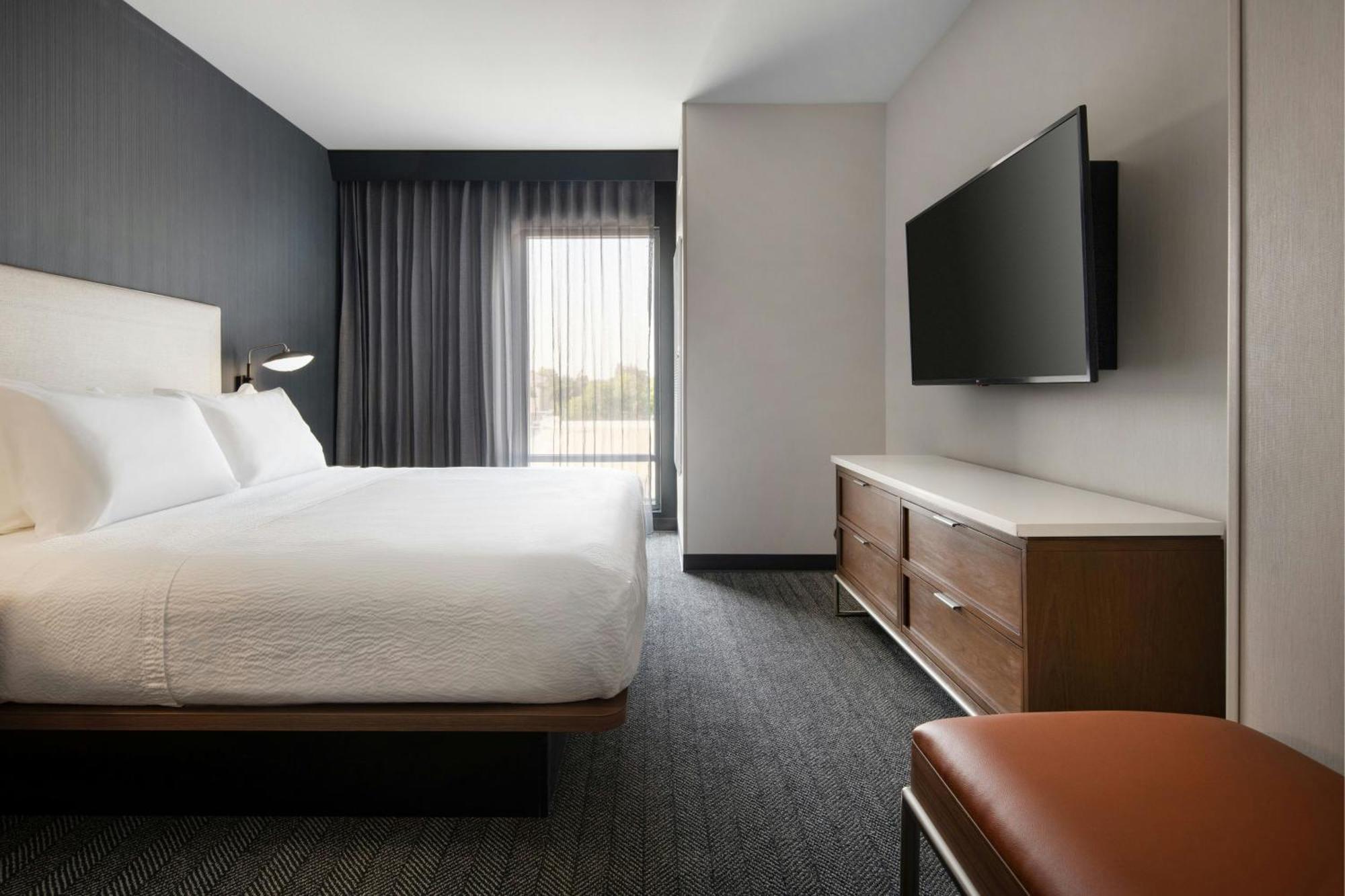 Courtyard By Marriott Fresno Clovis Hotel Exterior photo