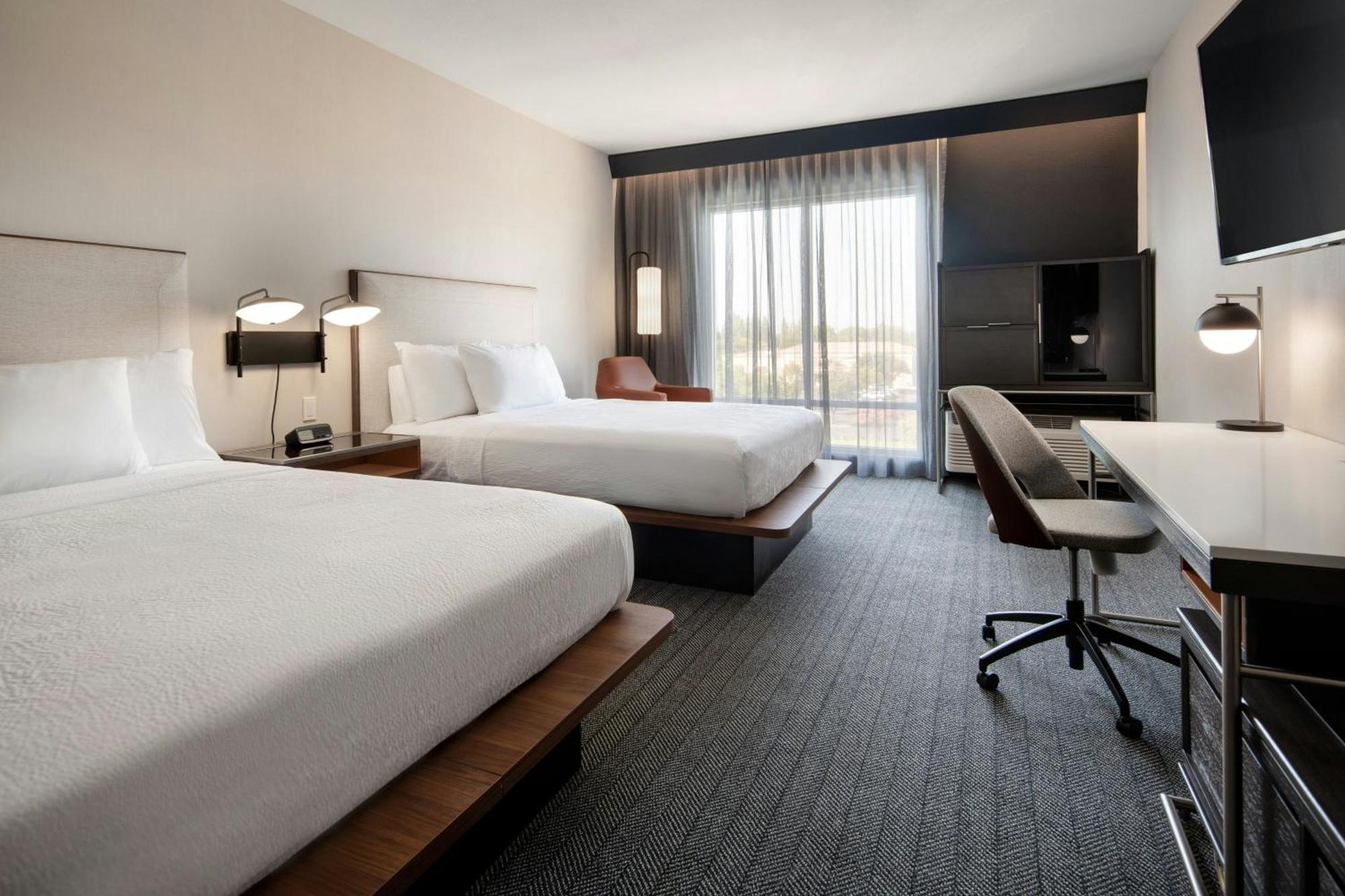 Courtyard By Marriott Fresno Clovis Hotel Exterior photo