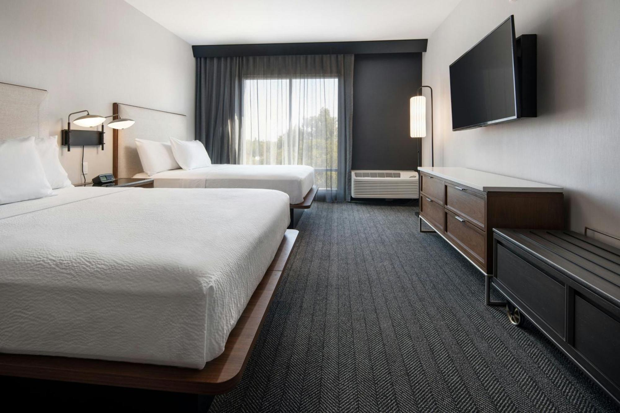 Courtyard By Marriott Fresno Clovis Hotel Exterior photo