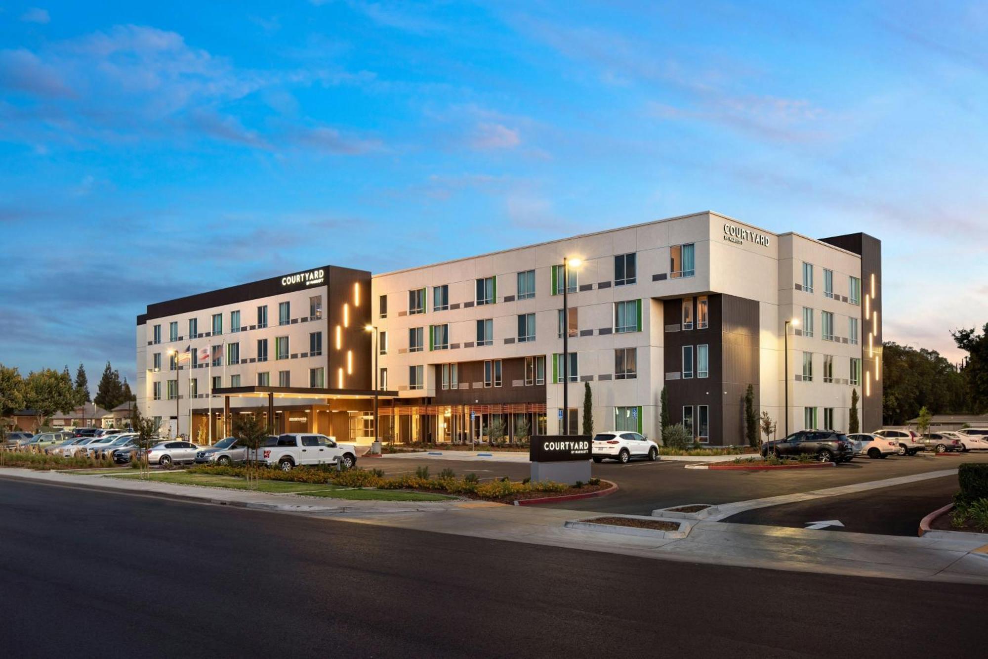 Courtyard By Marriott Fresno Clovis Hotel Exterior photo