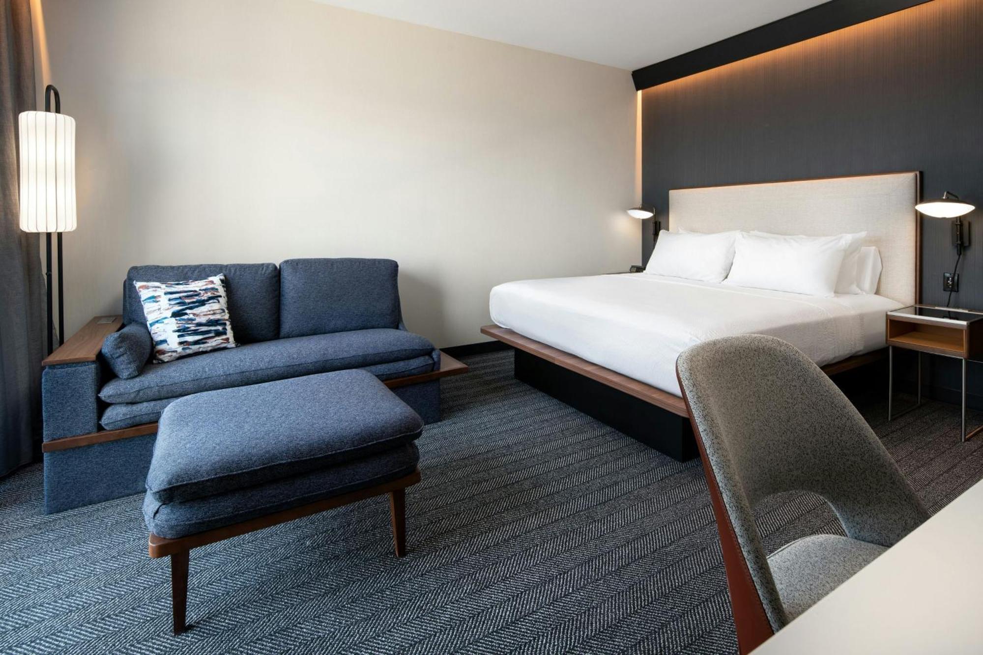 Courtyard By Marriott Fresno Clovis Hotel Exterior photo