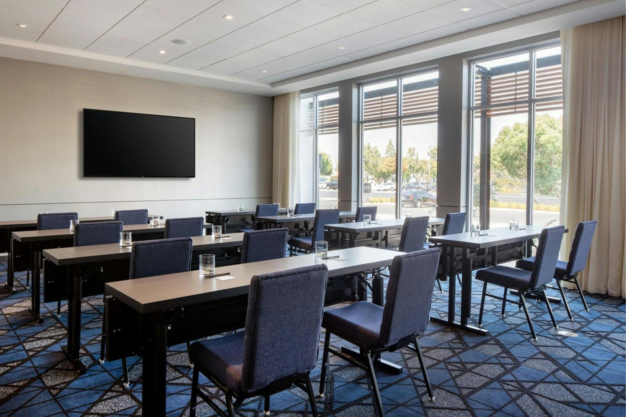 Courtyard By Marriott Fresno Clovis Hotel Exterior photo